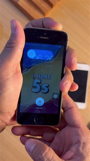 iPhone 17 Pro Max vs iPhone 5S vs iPhone SE 2016: Boot Test Comparison