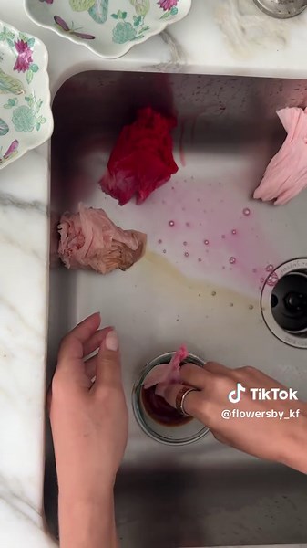 Short version of my dyeing process #paperflowers #paperpoppies #paperflower