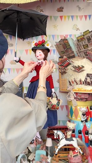 Dolly Treasures on Instagram: "All spit spot for Mary Poppins! #marypoppins #coventgarden #benjaminpollockstoyshop #dollytreasures #london #dolls #vintage #handmade #toys #maileg"