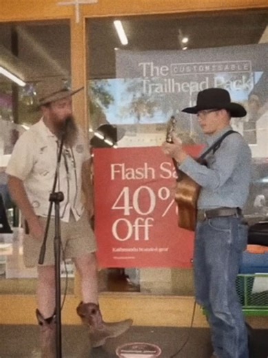 Tamworth Busking Fun with Brandon Gaddes