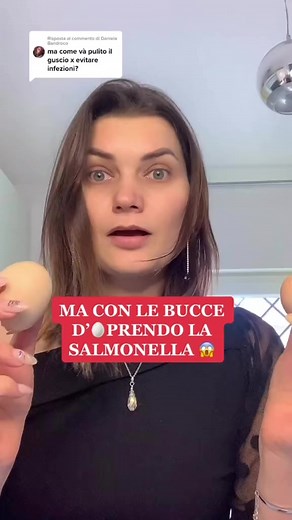 Per chi ha paura di prendere la salmonella ci sono modi di evitarlo . Vi lascio qui il modo di sterilizzare le bucce di uovo 🥚 | Valentines_naturel