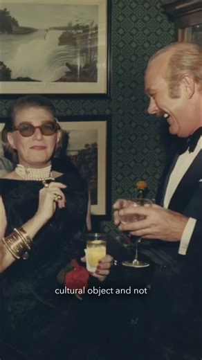 Transforming Products into Narratives: David Webb's Strategic Jewelry Sales #shorts