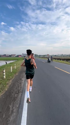 Bagas Prasetyo | Long Run kali ini sesuai brosur👍🏼 Sesi krusial menjelang Race Half Marathon di @kikyrun setelah ini tersisa 1 Speed Session, and i’m so... | Instagram