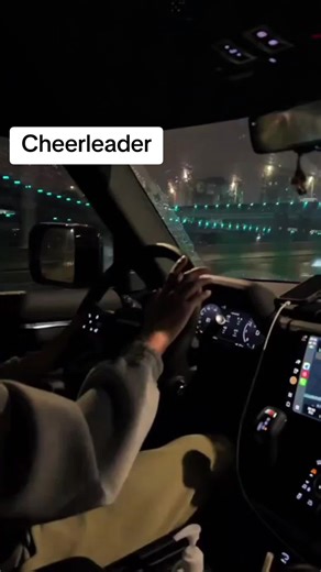 Cheerleader here! We should all strive to lift each other up and cheer each other on! #coriscorner #cheerleader