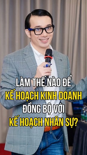 90% doanh nghiệp lập kế hoạch kinh doanh xong… nhưng không chạy được. Vì chiến lược một đường – nhân sự một nẻo. Sếp muốn tăng trưởng 30%, nhưng năng lực đội ngũ chỉ đủ chạy 10%… thế thì làm sao thắng cuộc chơi 2026? Trong tư duy hệ thống: 👉 Chiến lược đúng phải kéo được con người đi cùng 👉 Mỗi mục tiêu phải gắn với cấu trúc – năng lực – KPI của từng vị trí 📌 Muốn đồng bộ chiến lược – kế hoạch – con người cho 2026: Câu trả lời nằm ở “XÂY DỰNG CHIẾN LƯỢC & LẬP KẾ HOẠCH KINH DOANH 2026” của Trư