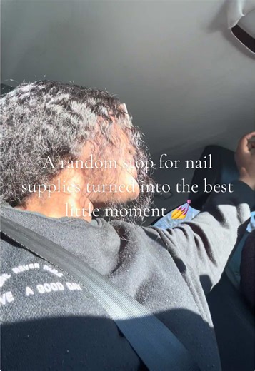 Descripción: We just went out to buy a few things for our nails, but somehow it turned into one of those simple days full of laughs and good vibes. Sometimes the best moments are the unplanned ones. 💖 Hashtags: #vlog #goodvibes #nailshopping #girlvibes #littledaymoments