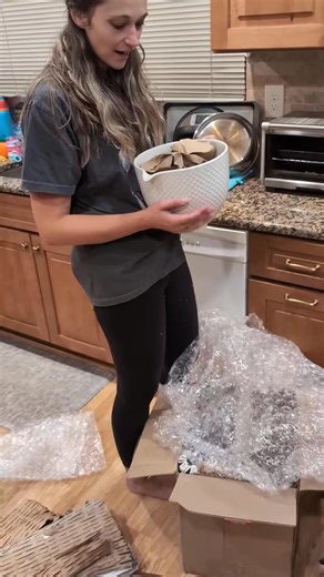Tracked down one of the rarest KitchenAid mixer bowls in existence for a couple whose bowl was broken by their cat!! We accept mixers shipped in for repairs Shipping info: https://www.mrmixer.store/shipping ------------------------------------------------------ Mr. Mixer store: https://www.mrmixer.store YouTube: https://www.youtube.com/⁨@MrMixer316 Facebook: https://www.facebook.com/Mrmixer316 Instagram: https://www.instagram.com/mr._mixer_ TikTok: https://www.tiktok.com/@mr..mixer | Mr. Mixer