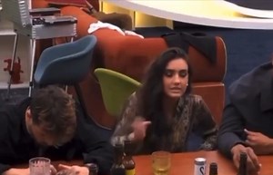 #grandefratello #GrandeFratello ZEUDI: "Io non sono il riflesso della tua luce io ho la mia di luce"Ma facciamoci spiegare allora cosa intendeva quando disse: "Mi hanno rivalutata in base alla luce che mi ha dato HELENA, x' lei mi ha dato tanta luce!" | Notizietvitalia