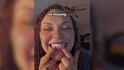 Retainer Cleaner Foam for Invisalign, Aligner Cleaner Whitening Foam for Mouth Guard Night Guard Veneers, Whitens Teeth, Freshens & Fights Bad Breath, 3% Hydrogen Peroxide, Mint - 50ml