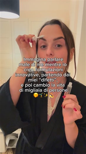 AIM CARE on Instagram: "Rosmhair Lash&Brows è il primo trattamento a base di oli vegetali in grado di stimolare la ricrescita di peli forti e sani, rispettando la sensibilità della zona oculare. 🚀 Nel giro di pochi giorni siete riuscit* a svuotare il magazzino, approfittando del 25% di sconto su tutto. Corri sul sito per fare le scorte prima che vada SOLD-OUT 🫢"