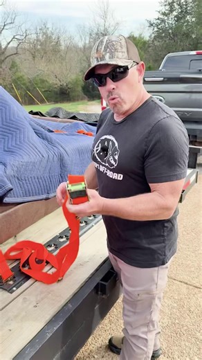 SmartStraps on Instagram: "@fishers_off_road breaks down the difference between a #cambuckle and a #ratchetstrap."