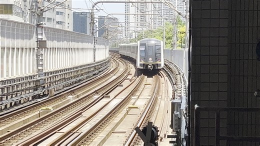 0346号车03A02型电客列车镇坪路往江杨北路方向出站