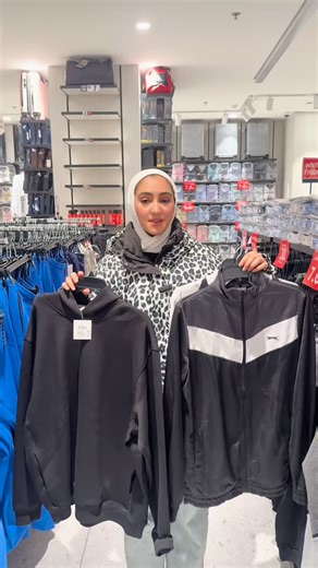 One minute 5b mall on Instagram‎: "#ون_منت_المقابلين 📢‼ اي قطعة بهاد الفيديو سعرها 7.00 دنانير من قسم الرجالي🤯🤯 موقعنا: المقابلين شارع القدس قبل قاعات شذى 5b mall"‎