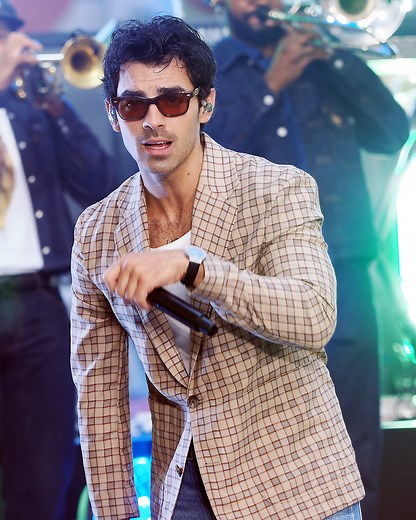 Joe Jonas’s Complete Dating History From Taylor Swift, to Gigi Hadid and Sophie Turner