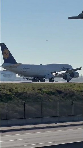 B747-8 Landing @ LAX