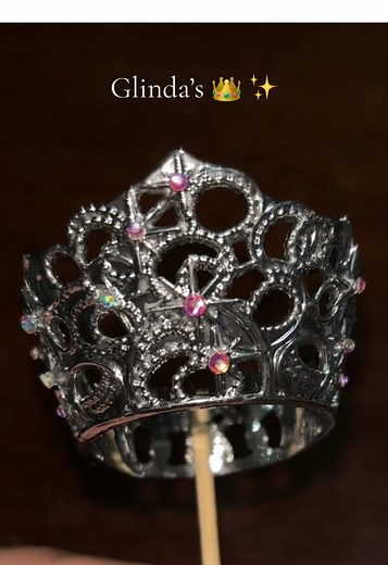 Part 2: Glinda’s Crown 👑 Custom Glinda Deluxe Doll 🫧 @Wicked Movie #Wicked #WickedMovie #wickedmovieph #wickeddolls #customdoll #Barbie #Glinda #GlindaUpland #glindathegoodwitch #ArianaGrande #arianagrandedoll #WickedTheMusical #shizuniversity #munchkinland #WizardOfOz #WickedWitch #fyp #fypシ゚ #foryou