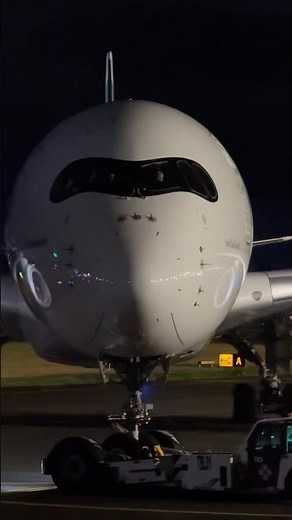 Pushback de iberojet con su ‪@airbus‬ a350-900 #madrid #spain #travel #españa #airplane #airport #a350