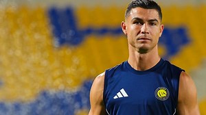 Cristiano Ronaldo completely changes his attitude after an unexpected magic trick that manages to surprise him