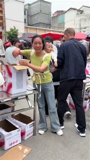 #高考加油 小小一瓶水，满满一份期许，愿少年笔下有底气，考出心仪成绩。