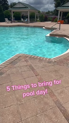 Pool Day Essentials: 10 Must-Have Items for a Perfect Pool Day!