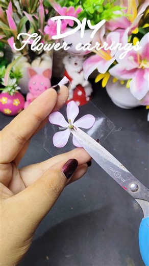DIY flower hairclip 🩷🎀 #diy #craft #craftideas #trending #handmade #artandcraft #youtubeshorts