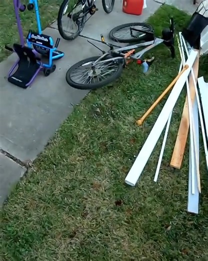 Look 👀 what these people threw out!!! #curbsidescavenging #mikethescavenger #bike #fyp #free #scrapmetal | The Scavenger