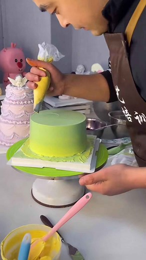 Master Cake Decorating With Sunflower Designs
