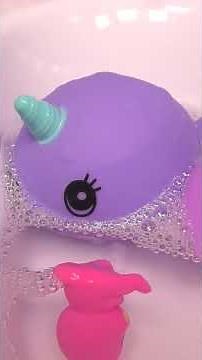 Snowflake bath time - Elsa and Anna toddlers #shorts