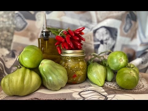 GREEN TOMATOES IN OIL WITH GARLIC, CHILI PEPPER, AND FENNEL SEEDS //TYPICAL CALABRIAN RECIPE