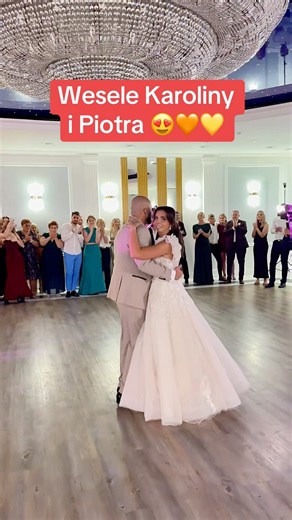 A Panna Młoda tańczy 💃 🧡💛 #denis #koncert #wesele