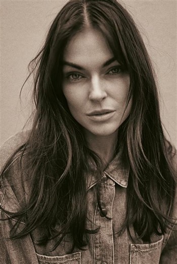 Serinda Swan | Actriz, Productora, Directora