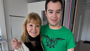 Louise Deschâtelets pose avec Benjamin Gratton et tout le monde craque - Hollywoodpq.com