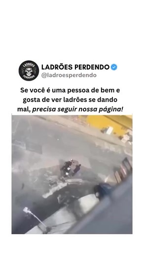 Os CDs chegaram no Brasil em 1985 e mudaram para sempre a forma de ouvir música. Até então, a fita K7 era a queridinha das gerações! O primeiro celular surgiu em 1983, mas só quem tinha muito dinheiro poderia pagar pela enorme “tijolada”! O Game Boy foi lançado em 1989 pela Nintendo e se tornou um dos brinquedos mais desejados, revolucionando o mundo dos videogames portáteis. 🎮 Mortal Kombat foi lançado em 1992, criando um verdadeiro fenômeno de debates (e controvérsias!) com seus movimentos br