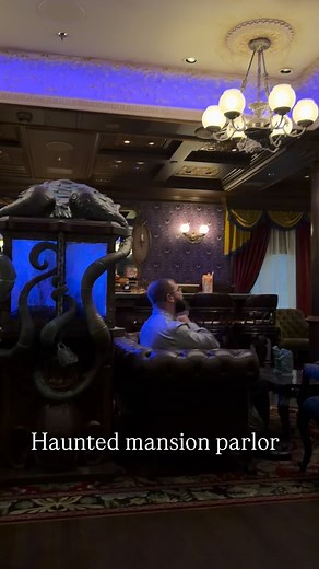 Haunted mansion parlor on the Disney treasure also on the Disney destiny on Disney Cruise Line! Here the art comes alive and moves & sings! The are so many fun elements like the fish & so many nonalcoholic drinks! Follow @stylewithabow & @moniquestravels for daily Disney content! I live less than 30 minutes from Walt Disney World! Making weekly trips to the parks, and go on Disney Cruises what feels like every month. • • • #disneyworld #hollywoodstudios #magickingdom #animalkingdom #waltdisneywo