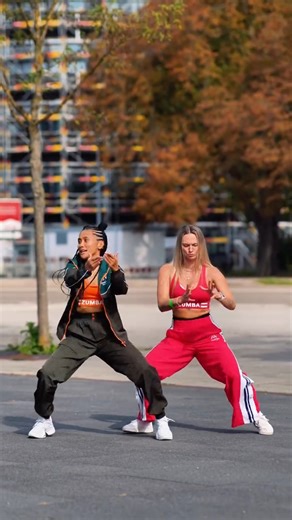 Bailando estamos content@s 🥰 🎵: Yo Contento @blackieblk 📸: @zumba_tenri @zumba.kristin | Zumba Fitness