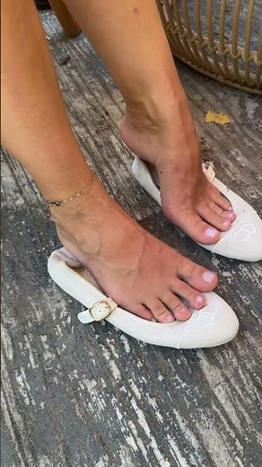 Crushing ballet flats | Close-up feet & slow pressure #balletflats #feetfocus #shoeplay
