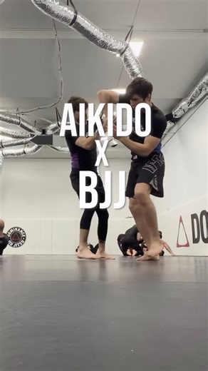 Luca Rebuffel 🇦🇺 on Instagram: "How to lose friends and alienate people 🧙‍♂️ Aikido x BJJ 👇 Sankyo 三共 Step 1 Learn Seoi Nage, so people fear being thrown 🥋 Step 2 Grip the blade of the hand 🔪 Step 3 Enter for Seoi Nage, your partner will back out to not be thrown 🤼 Step 4 Duck under and apply Sankyo 🦆 How do you like to apply Sankyo in BJJ? 👇 #aikido #bjj #jiujitsu #judo"