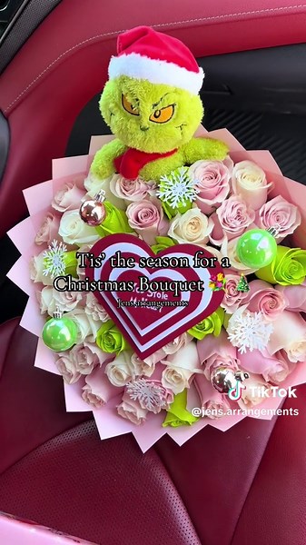 Pre-Order Your Stunning Christmas Bouquet Today!