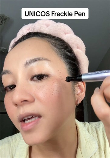 These freckles look so natural ✨ The easiest way to draw freckles is with this freckle pen ! @UNICOS Cosmetics #UNICOS #unicoscosmetics #freckles #frecklespen #tiktokshopcreatorpicks #TTSBeautyBesties #dealsforyoudays
