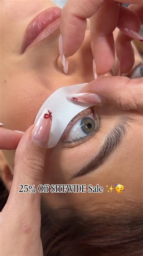 ONLINE LASH TRAINING & LASH PRODUCTS on Instagram: "Use code: HOLIDAY25 for 25% off SITEWIDE! ✨💞 #boxingday #lashartist #lashwithme #nye #wispylashes"