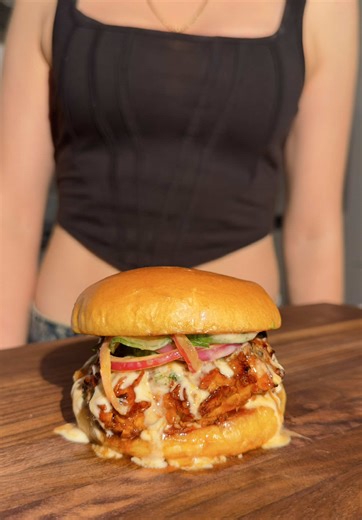 Ma’ayan | itsvegansis (@itsvegansis) - Vegan Hot Honey Fried Chicken Sandwich Recipe