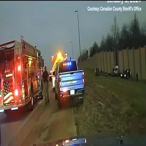 Le fameux corridor de sécurité On vous en parle souvent sur Camera De Nuit Quand vous approchez une zone d’intervention des véhicules d’urgence ou encore de remorquage Soyez prudents effectuer un changement de ligne de façon sécuritaire et surtout ralentissez pour la sécurité de tout le monde Ce soir, je vous présente un vidéo qui nous parvient des États-Unis qui est l’exemple parfait. Pourquoi vous devez effectuer cette manœuvre? Heureusement, personne n’a été blessé gravement dans cet accident