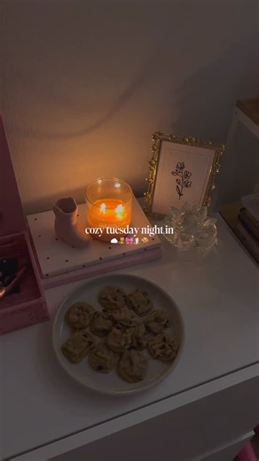 ✨ D e s 🌸 ✨ | morning routines | UGC on Instagram: "cozy tuesday evening routine 🍪🧸 . @anua_global @skin1004official #eveningroutine #nightroutine #nighttimeroutine #bedtimeroutine #unwindwithme #unwind #cozy #cozyvibes #fallvibes #girlythings #aestheticroutine #cleangirlaesthetic #skincareroutine #girlygirly #pinkaesthetic #aesthetic"