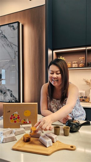 Chai Shin Yih on Instagram: "Unboxing the award-winning SunnyHills Pineapple Cakes, originally from Taiwan, viral in Singapore, Hong Kong & Tokyo… and now available in Malaysia! 🇲🇾 💛 Made with 100% organically grown Taiwan pineapples, no added sugar, no preservatives, and certified Halal. The taste? Buttery, crumbly crust with a naturally sweet + tangy pineapple filling, pure happiness in every bite! 🥮💕 Even hubby-approved 👍 🌟 Perfect for gifting or sharing. 👉 Shop now via: Shopee: https