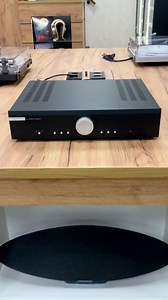 Musical Fidelity M3si Black — потужний інтегрований підсилювач для Hi-Fi системM3si Black створений для тих, хто цінує музику без компромісів.Цей підсилювач поєднує 85 Вт потужності на канал, низький рівень шуму, вбудований MM фонокоректор та детальну, прозору подачу, яка дозволяє колонкам розкрити весь свій потенціал.Ключові характеристики:• ~85 Вт на канал (8Ω) — достатньо для широкого спектра колонок• MM фонокоректор — для вінілових джерел• Високоякісні RCA входи• Прозора середина та деталізо