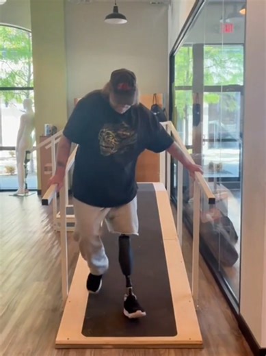 A milestone moment🥳 Practice to progress! Taking on the ramp with their prosthetic leg for the first time🤩 In Iowa City, we’re watching confidence grow with every step💚 👉Follow for more Limb Lab client moments! #LimbLab #Prosthetics #ProstheticLeg #LimbLabIowaCity #IowaProsthetics