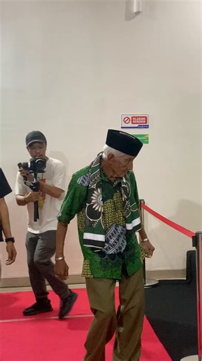 Di hari yang spesial ini, kami mendapat kehormatan atas kehadiran Mbah Suryo, salah satu sosok pendiri PSS.#vivalahistoria #50thPSS
