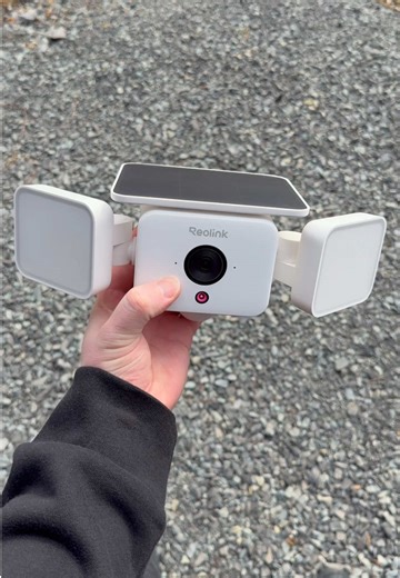 I love that this floodlight security camera is wireless and has a built-in solar panel 👌🏼👌🏼 #securitycamera #amazonfinds #reolink #solarpanel