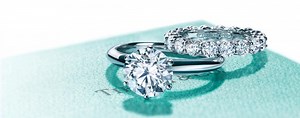 Tiffany & Co. celebra 130 años del anillo de compromiso