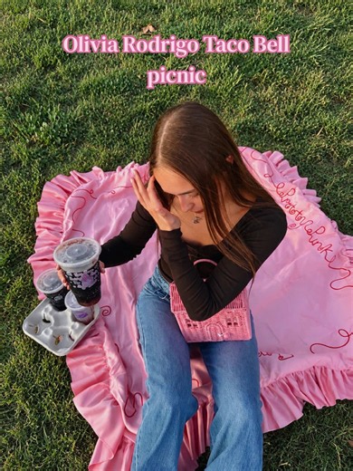 my Olivia Rodrigo Taco Bell picnic 🧺🎀🌅 this was so much fun! ✨ @Kayla-Rose Gibson Sotaridona @tacobell @Olivia Rodrigo @livies hq 🩷 #gifted #livies #oliviarodrigo